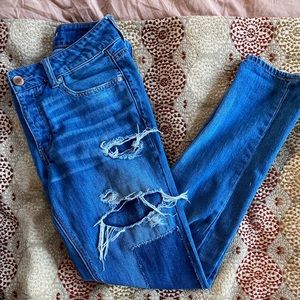American eagle ripped Tom girl jeans